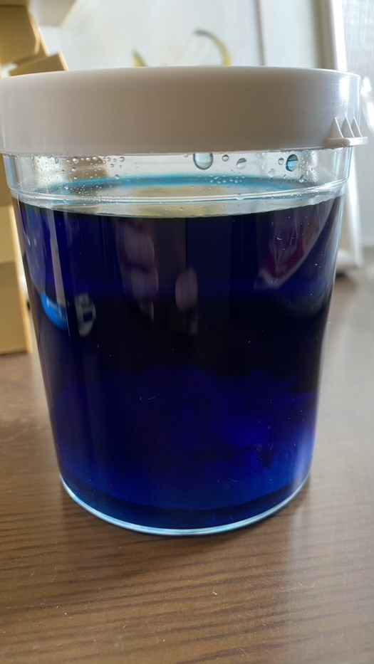 真っ青液体
